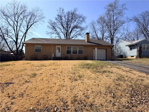 2804 Spring Garden St, Leavenworth, KS 66048