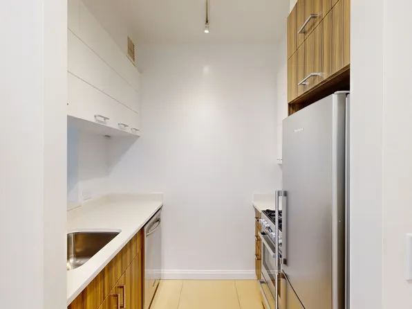 775 Columbus Avenue image 1 of 8