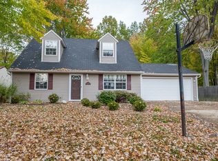 530 Carol Ln, Elyria, OH 44035