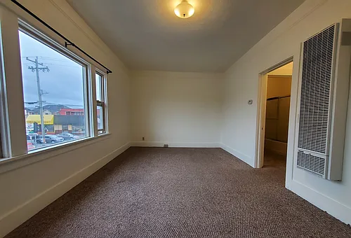 435 Henderson St #4 Photo 1
