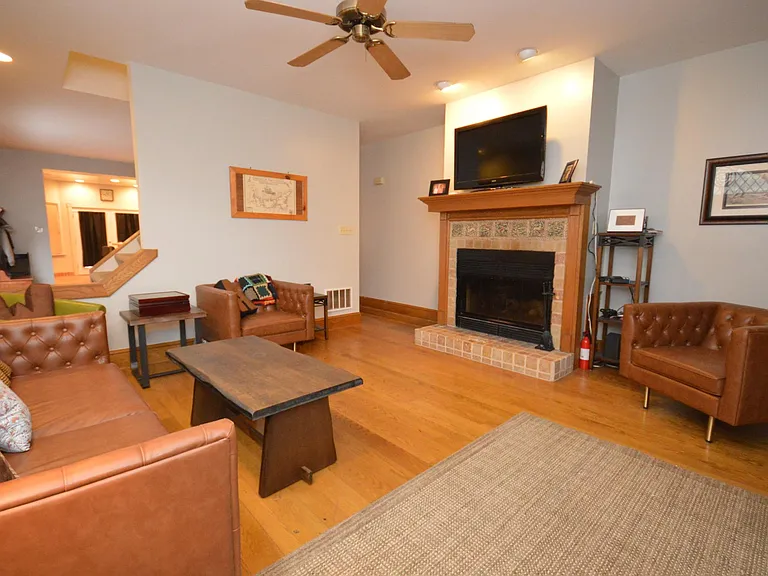 717 Copeland St — Photo 3