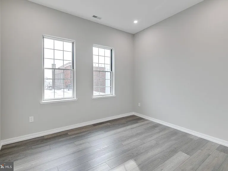 752 S 16th St #4A — Photo 18