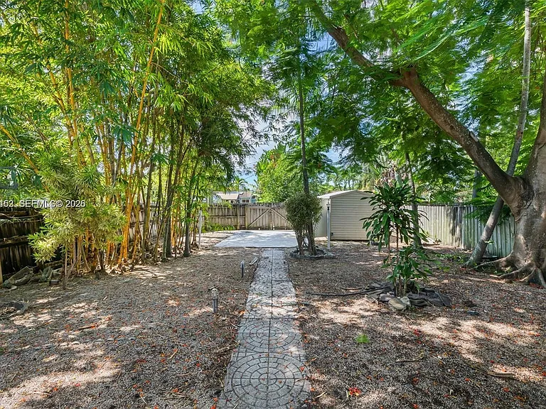 1640 Funston St — Photo 18