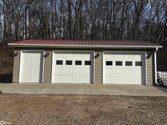 3rd image of 1153 Croton Rd