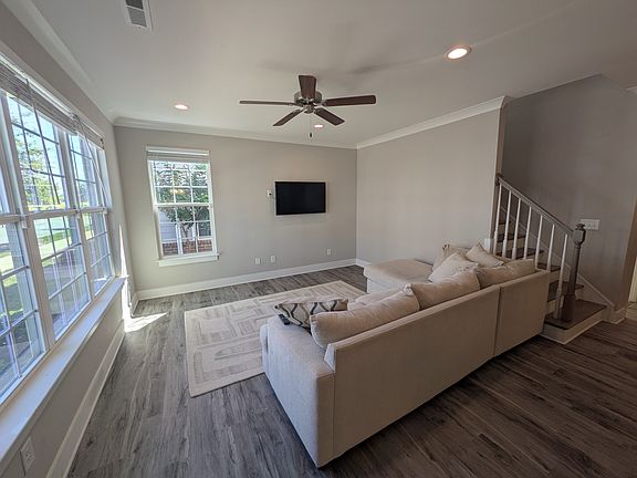3rd image of 1445 Springvale Hill Dr