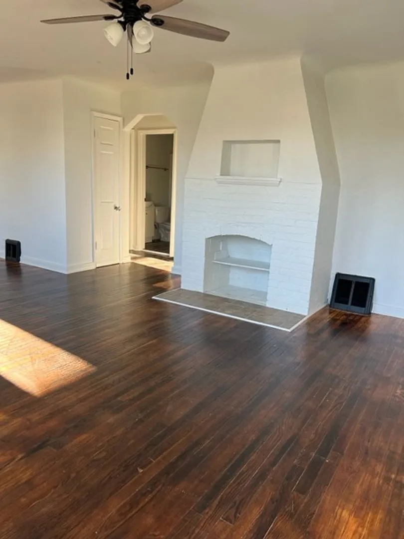 Adorable 2 bedroom 1 bath house — Photo 3