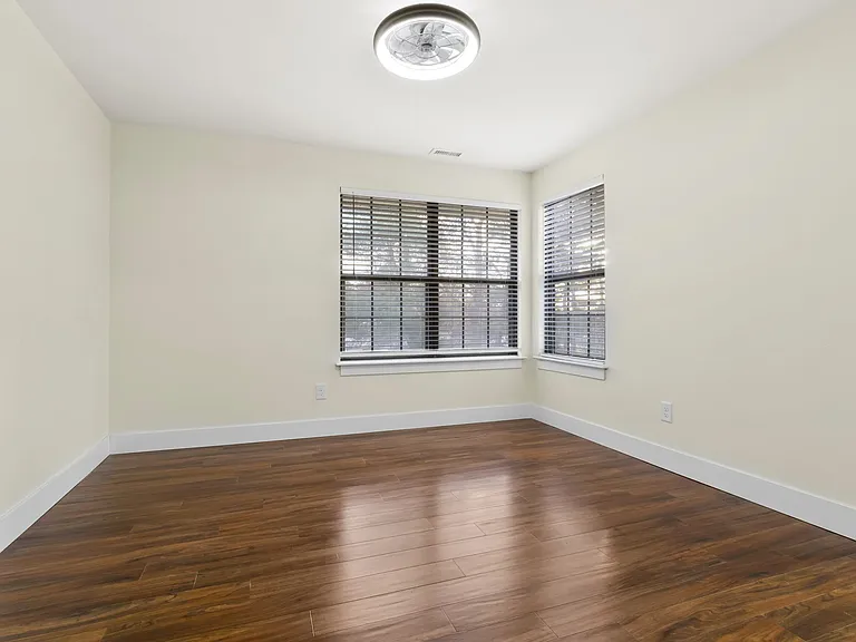 118 Ashton Ct — Photo 12