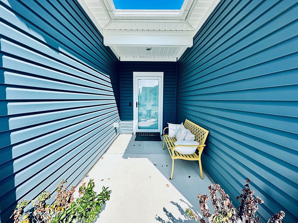Front Porch_08282023