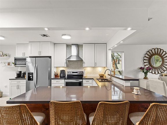 4th image of 10251 NW 46th St
