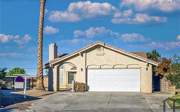 4 bed, 2000 sqft, $2,916 — Photo 2