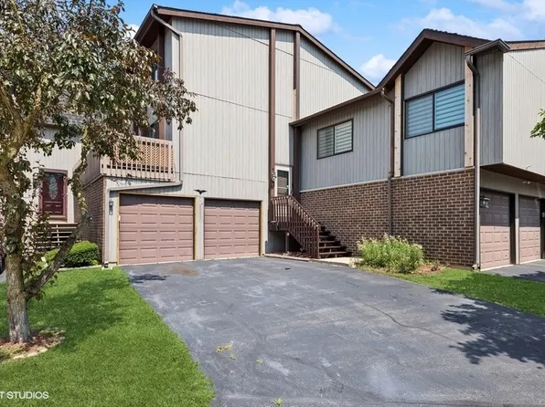 776 Golfview Dr, Roselle, IL 60172