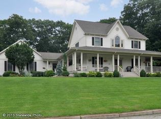 3 Carriage Trl, Barrington, RI 02806