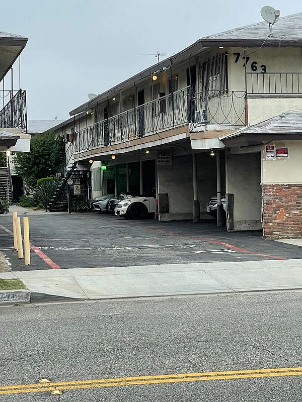 2 bed, 1.0 bath, 760 sqft, $1,800 — Photo 2