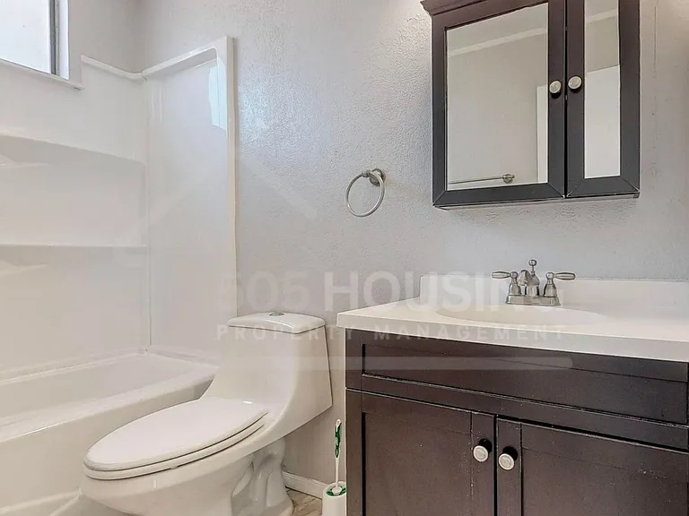 12013 Stilwell Pl NE — Photo 9