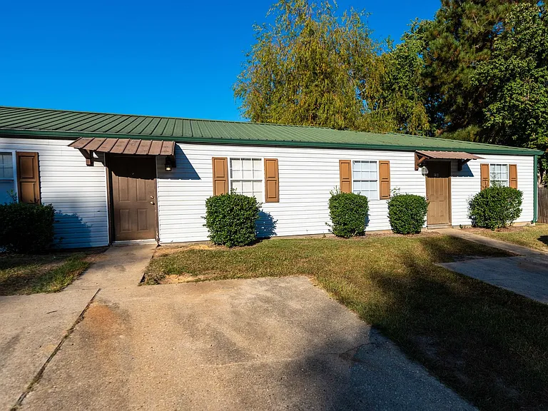 215 Hartfield Rd — Photo 2