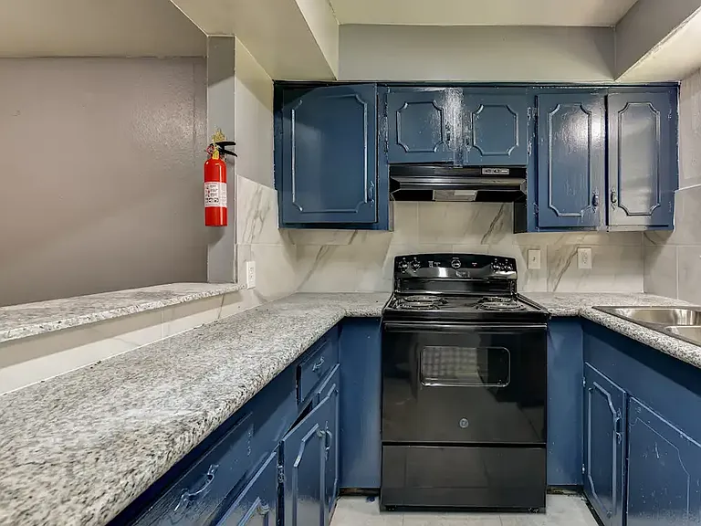 Glen Willow Apartments — Photo 10