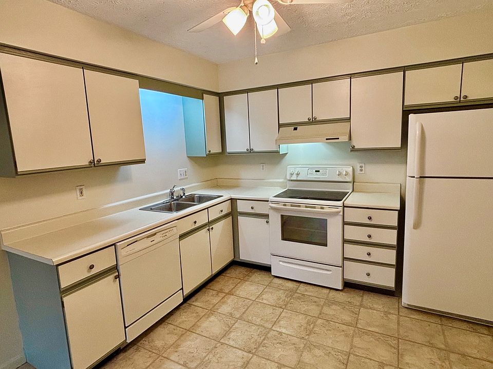 Full kitchen