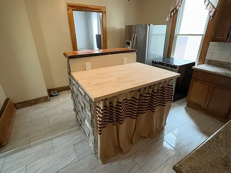 1137 Roosevelt Ave — Photo 6