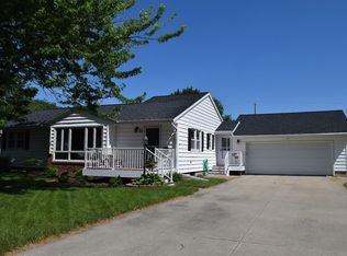 11 W Meadow Ln, Marshalltown, IA 50158
