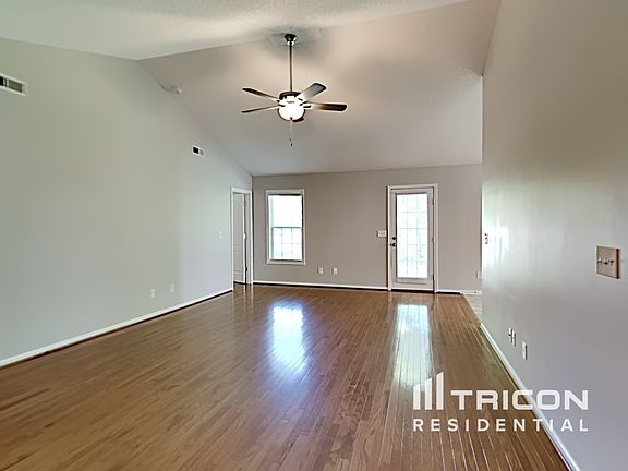 3rd image of 4037 Hereford Ln