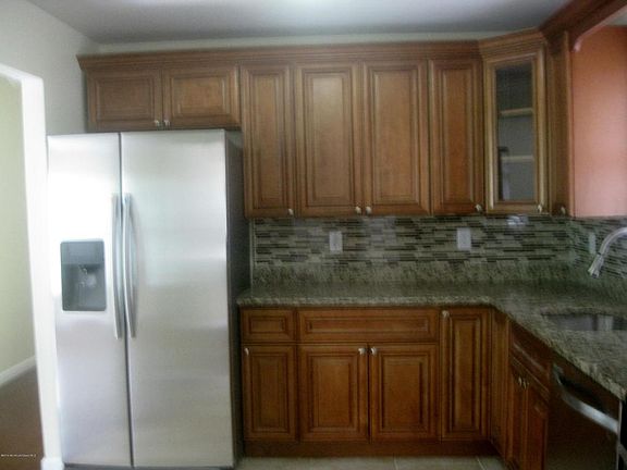 5th image of 200 Irvington Ave