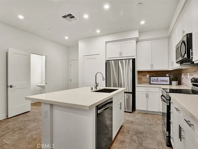 325 Hazel Rancho — Photo 4