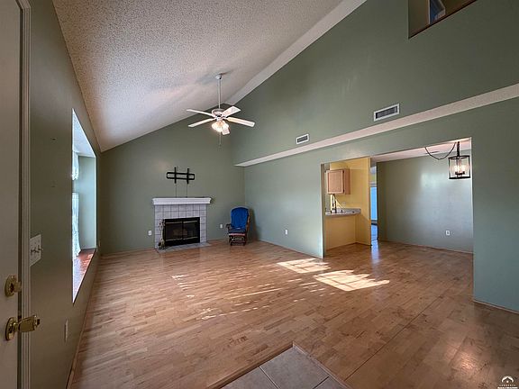 5th image of 137 Tumbleweed Dr