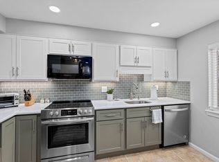 21 Beals Cove Rd APT E, Hingham, MA 02043