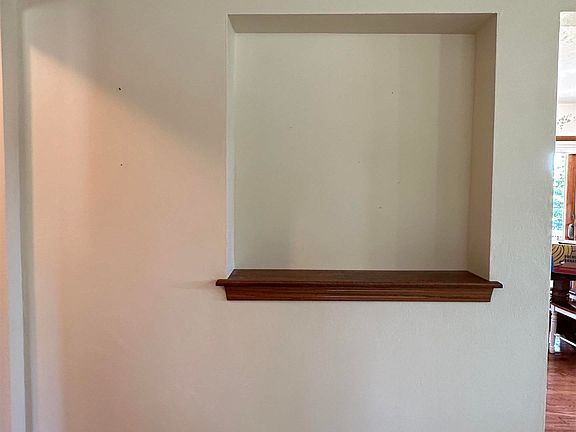 5th image of 114 W Virginia St