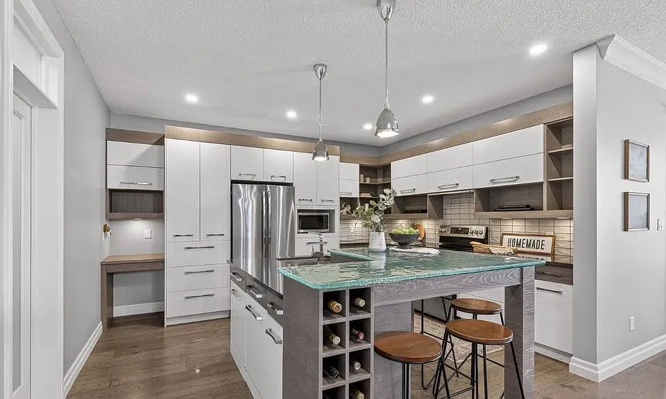 4 bed, 2.5 bath, $3,100 — Photo 3