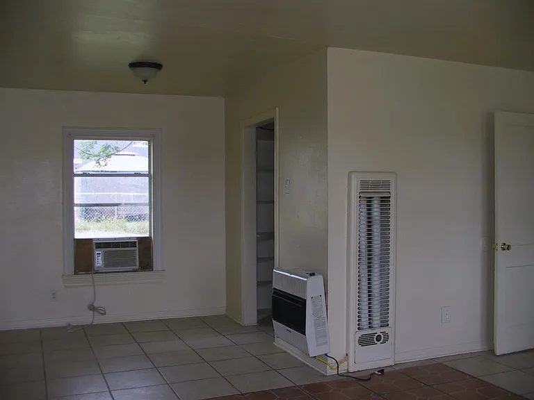 1913 E Rancier Ave — Photo 2