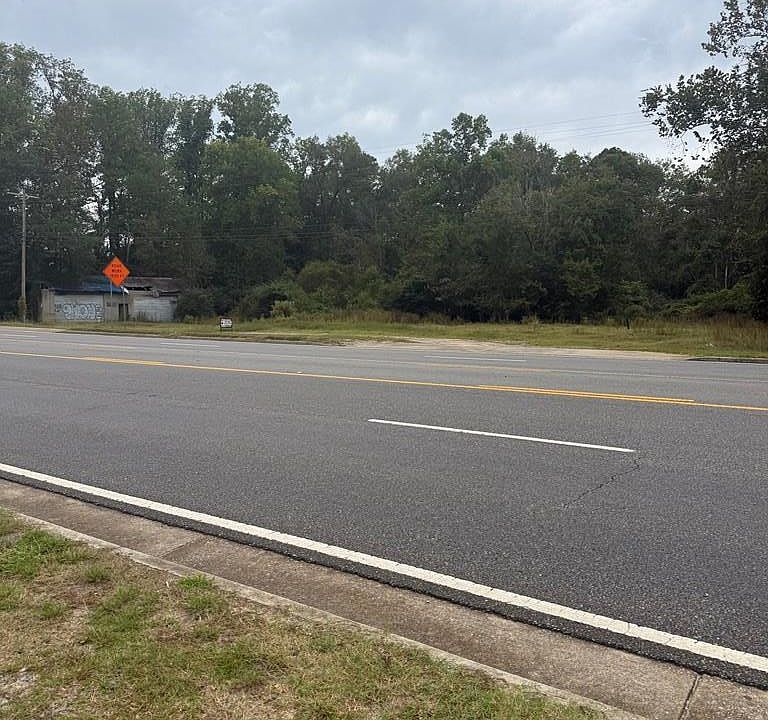 2nd image of 5570 Highway 301