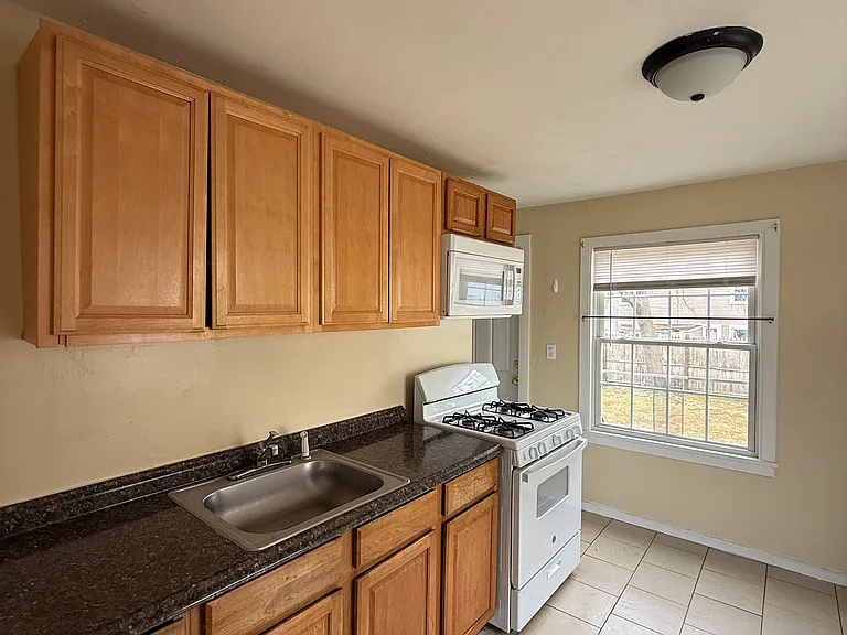 30 Hilltop Rd #1R — Photo 6