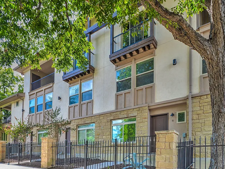 30th St Townhomes — Photo 3