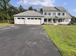 43358 Mountain View Dr, Chantilly, VA 20152