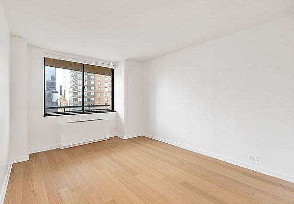 4th image of 124 W 60th St APT 29N