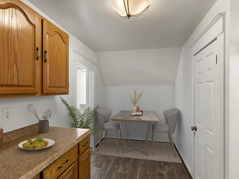 32 N Chestnut St #103 — Photo 14