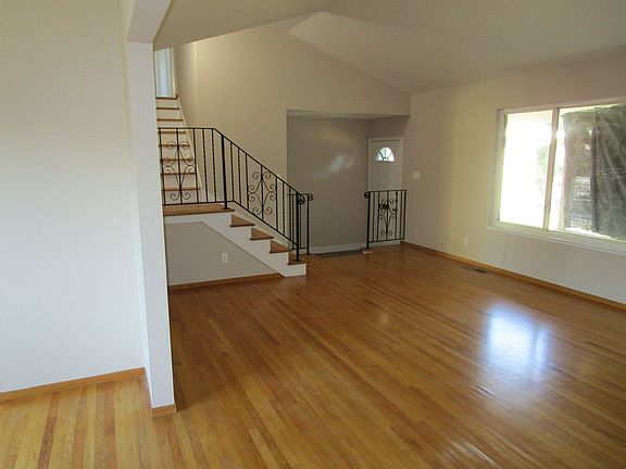 5th image of 824 Hermiston Dr