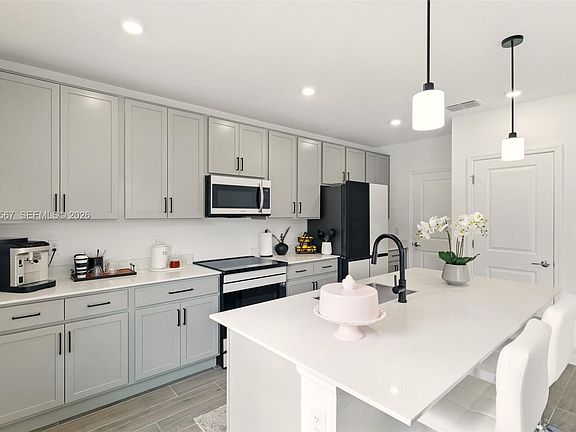 4th image of 700 Trotters Dr