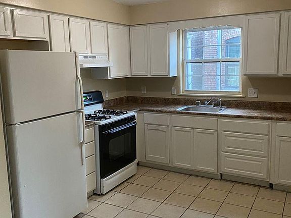 2nd image of 84 Roseville Ave Floor 2