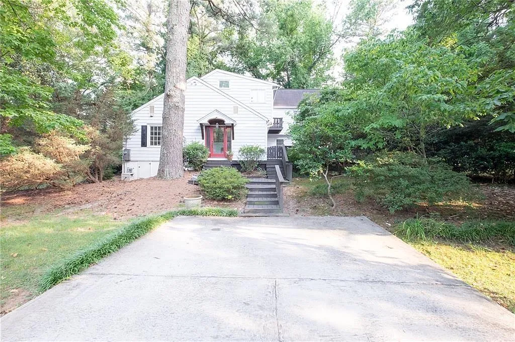 3 bed, 3.0 bath, 2384 sqft, $3,000 — Photo 1