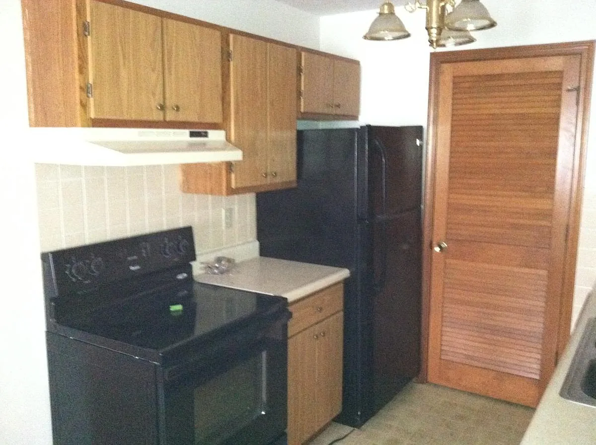 Photo 1 of 18 - 537 Vicksburg Dr #A - Belleville, IL Kitchen Next to Dining Room - 537 Vicksburg Dr #A