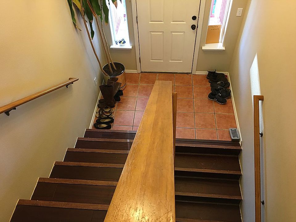 1st image of 454 W Court Loop NE