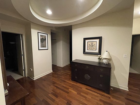 Foyer. Right: master bed & bath, bed 2, 1/2 bath, laundry room. Left: bed 1 & bath, living/dining