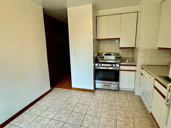 4th image of 324 E 89th St APT 5W