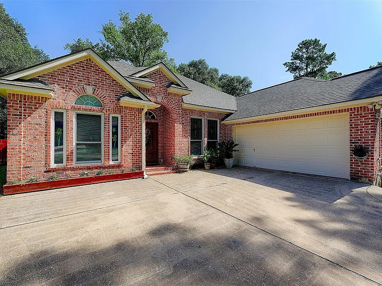 756 Holly Springs Dr — Photo 3