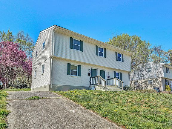 3rd image of 1141 12th St SE