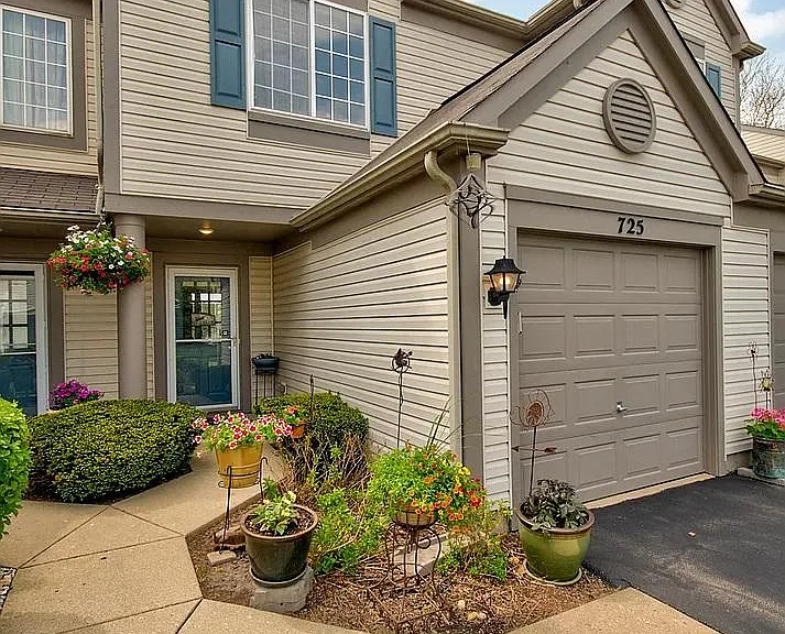 725 Blossom Ct — Photo 8