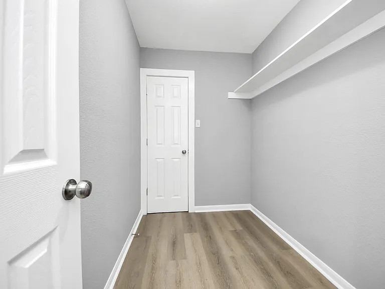6832 Foster St — Photo 15