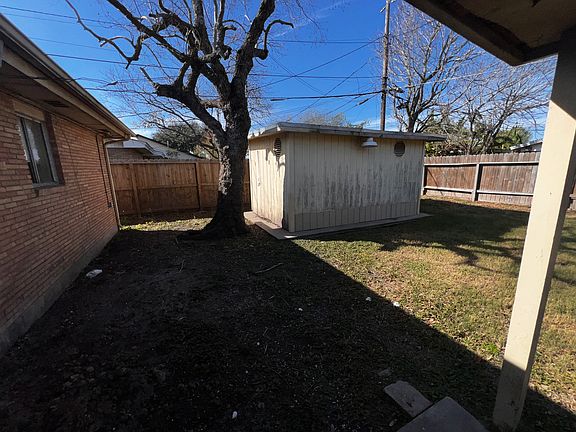 2nd image of 1325 Prince Dr